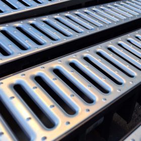 Folyókatest ráccsal 1M